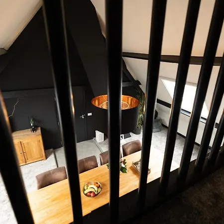 8 Person With Heated Swimmingpool Hoek アパート