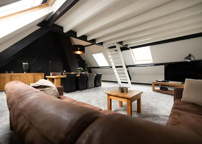 8 Person With Heated Swimmingpool Hoek דירה *