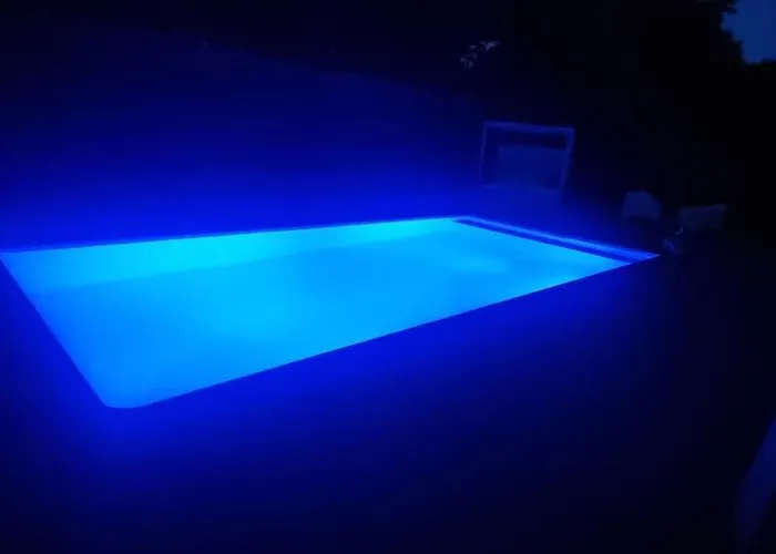 8 Person With Heated Swimmingpool Hoek